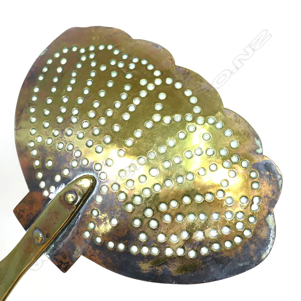 A George III brass skimmer, Image 1++