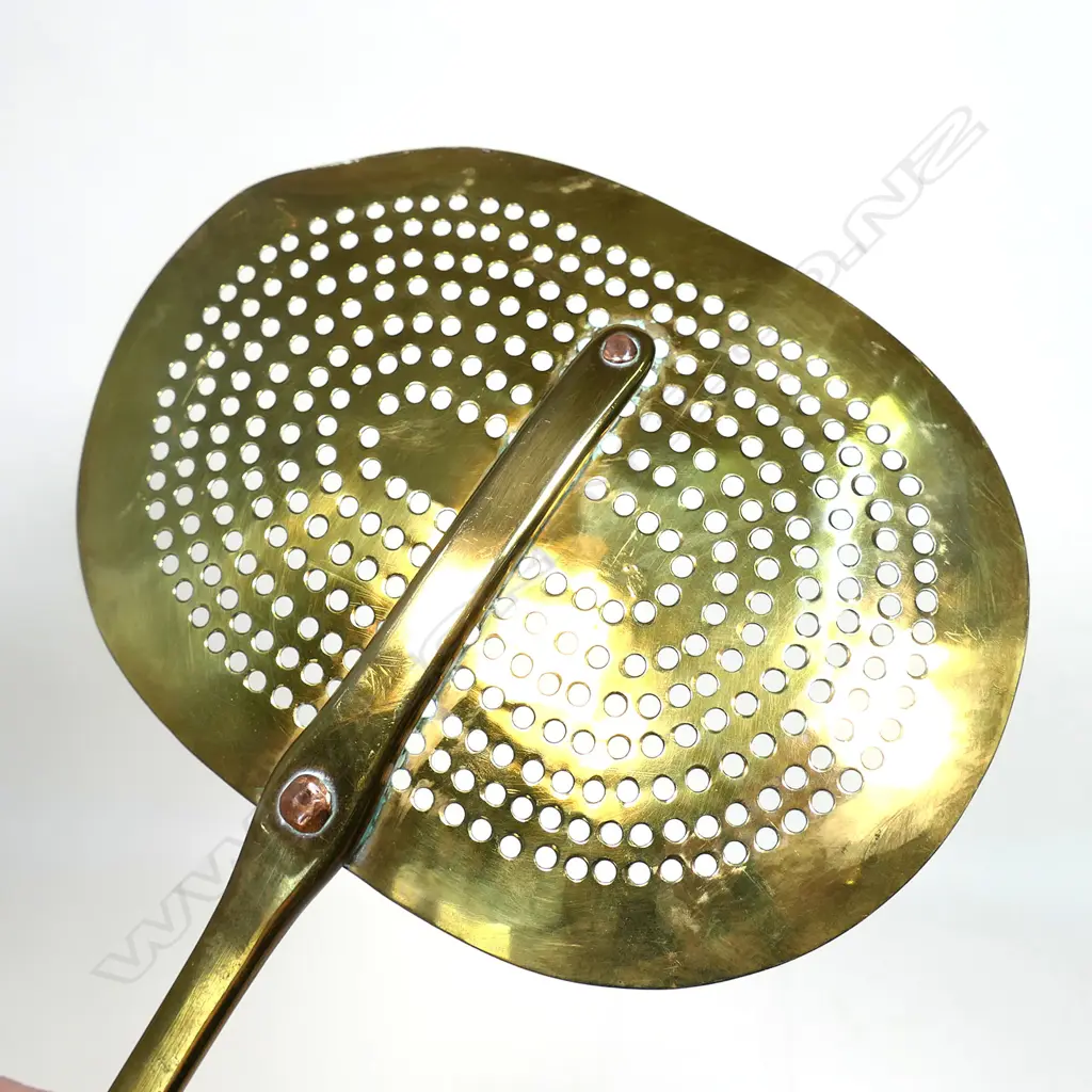A George III brass skimmer, Image 1++