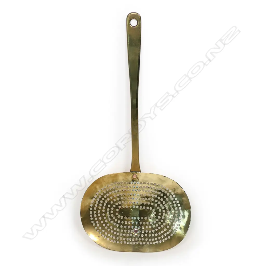 A George III brass skimmer, Image 1++