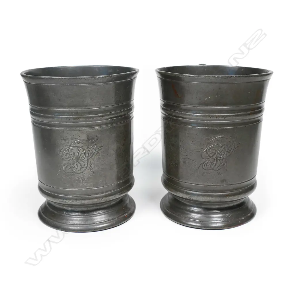 A pair of early Victorian pewter pint mugs, Image 1++
