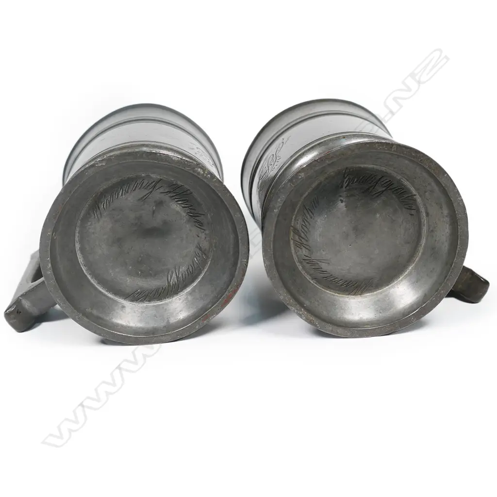 A pair of early Victorian pewter pint mugs, Image 1++