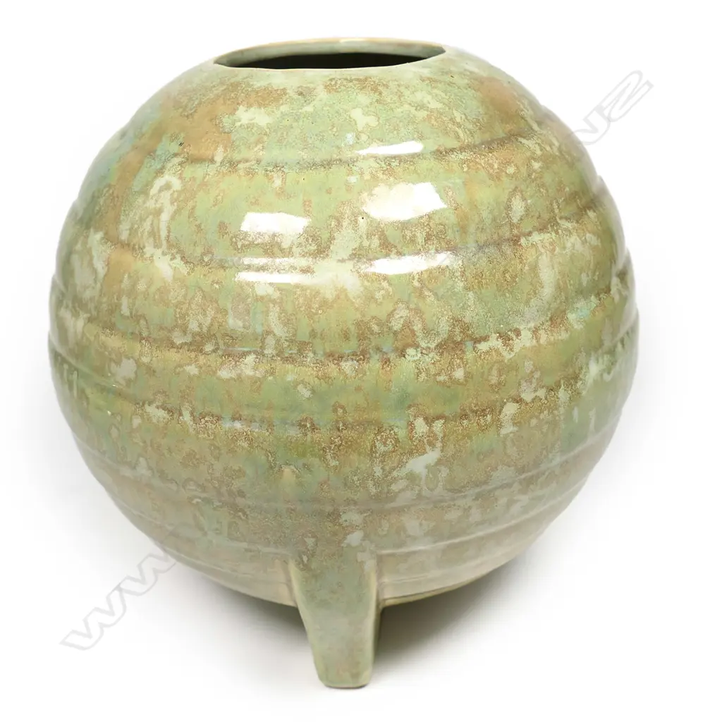 A Crown Lynn Art Deco trickle glaze spherical vase, Image 1++