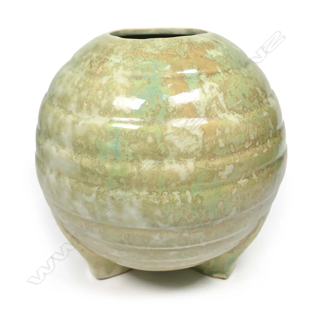 A Crown Lynn Art Deco trickle glaze spherical vase, Image 1++