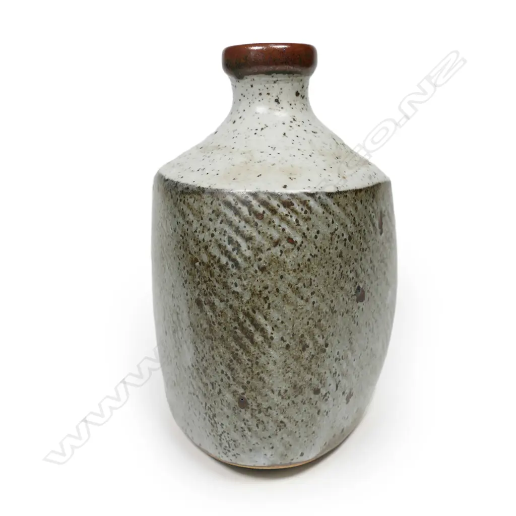 A Len Castle bottle vase, Image 1++