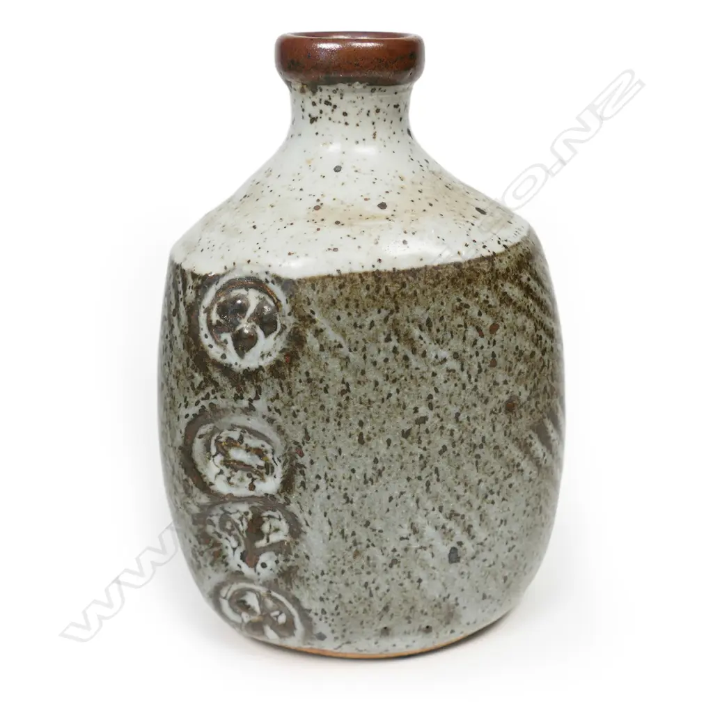 A Len Castle bottle vase, Image 1++