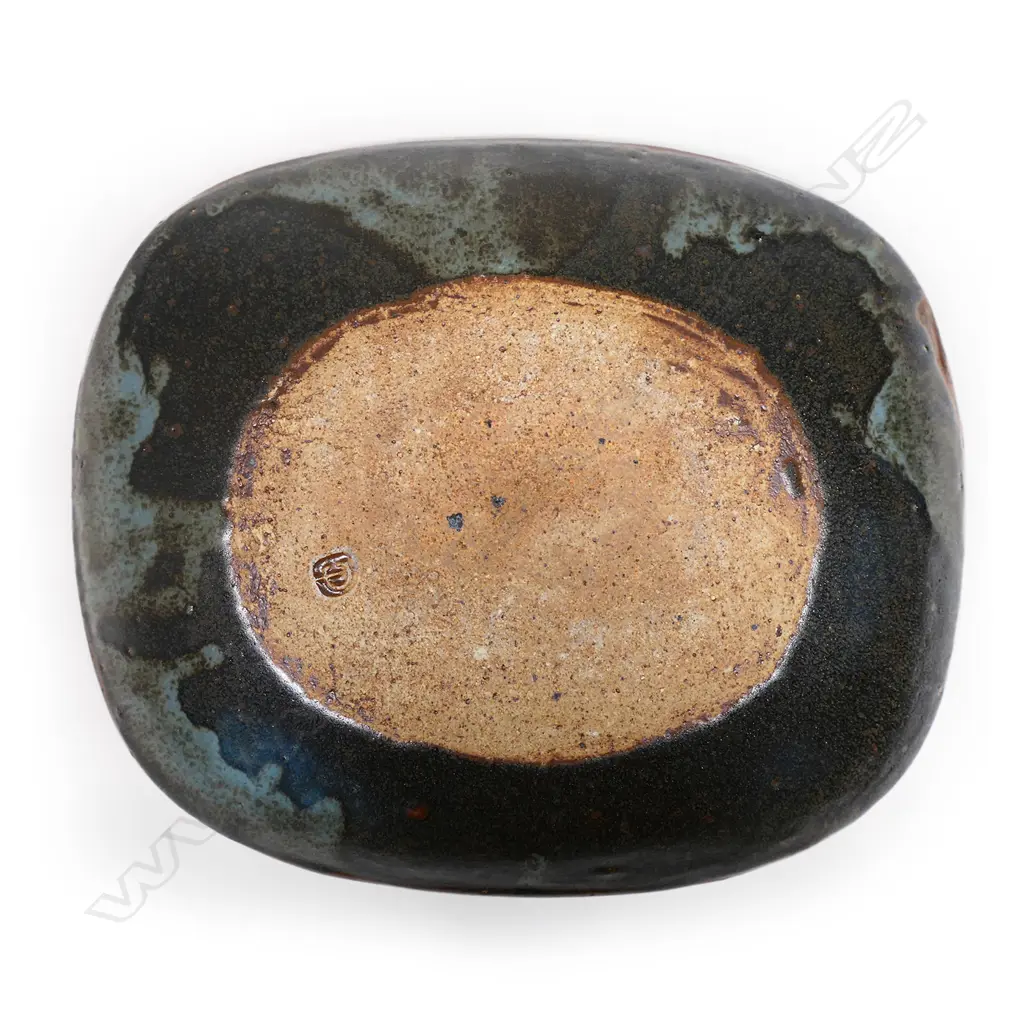 A vintage Len Castle platter of rounded rectangular form, Image 1++
