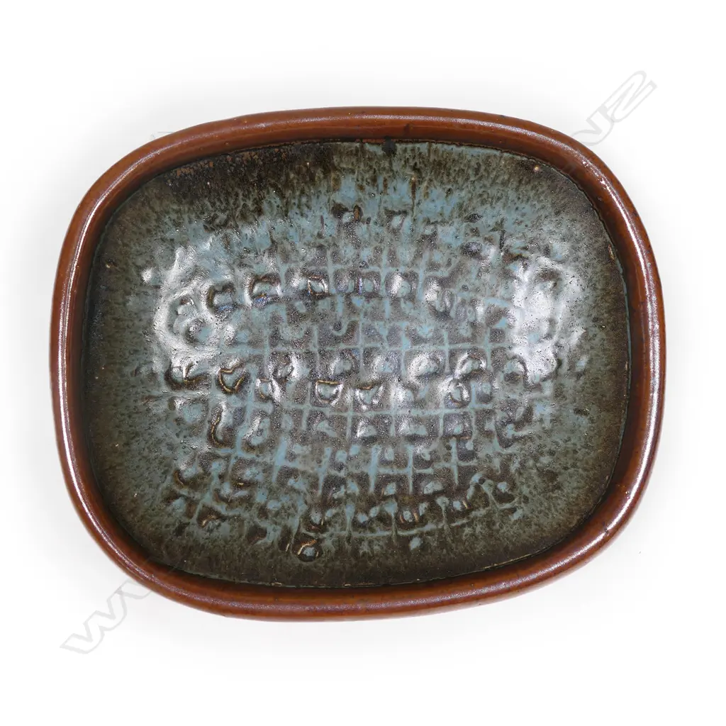 A vintage Len Castle platter of rounded rectangular form, Image 1++