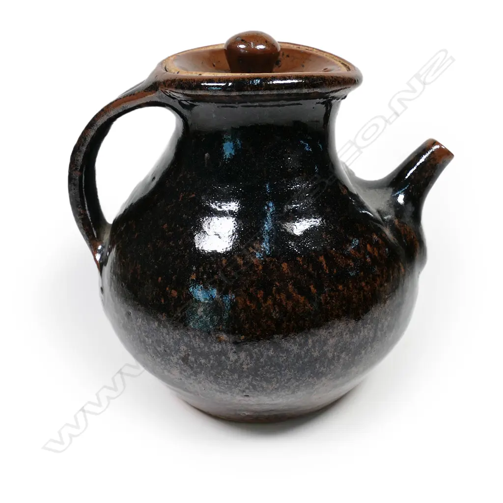 A Len Castle and Andrew Van der Putten coffee pot, Image 1++