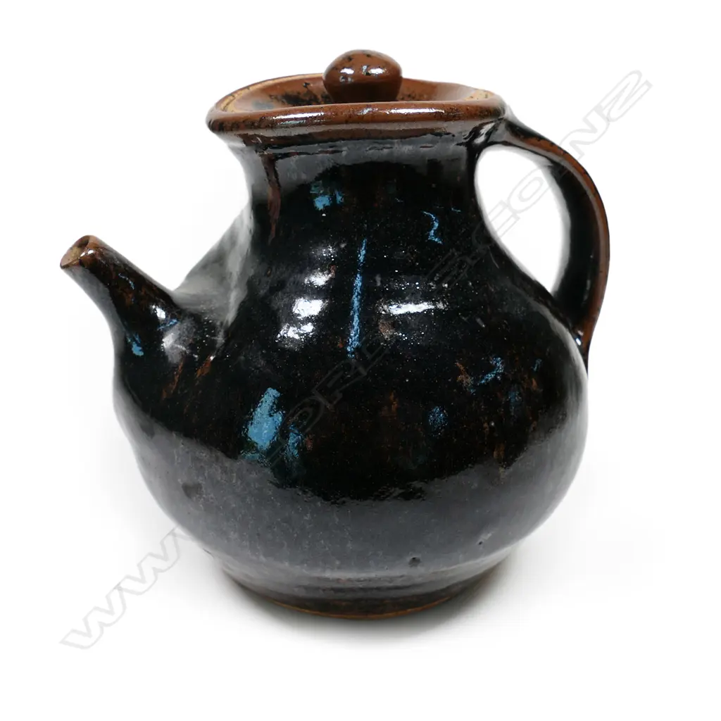 A Len Castle and Andrew Van der Putten coffee pot, Image 1++