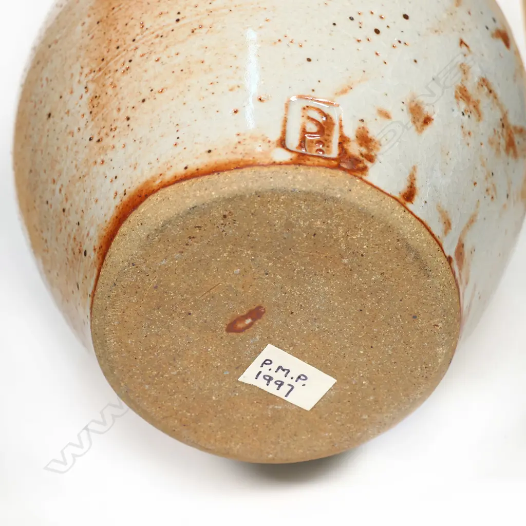 A Peter Stichbury wax resist shino glazed vase, Image 1++