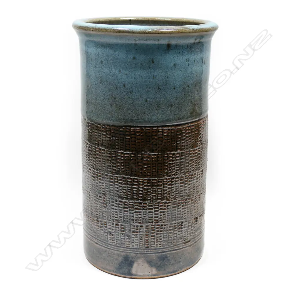 A Peter Stichbury stoneware cylinder vase, Image 1++