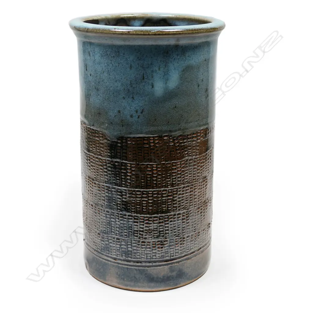 A Peter Stichbury stoneware cylinder vase, Image 1++