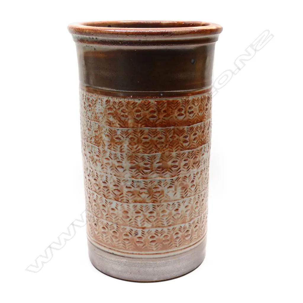 A Peter Stichbury stoneware cylinder vase, Image 1++