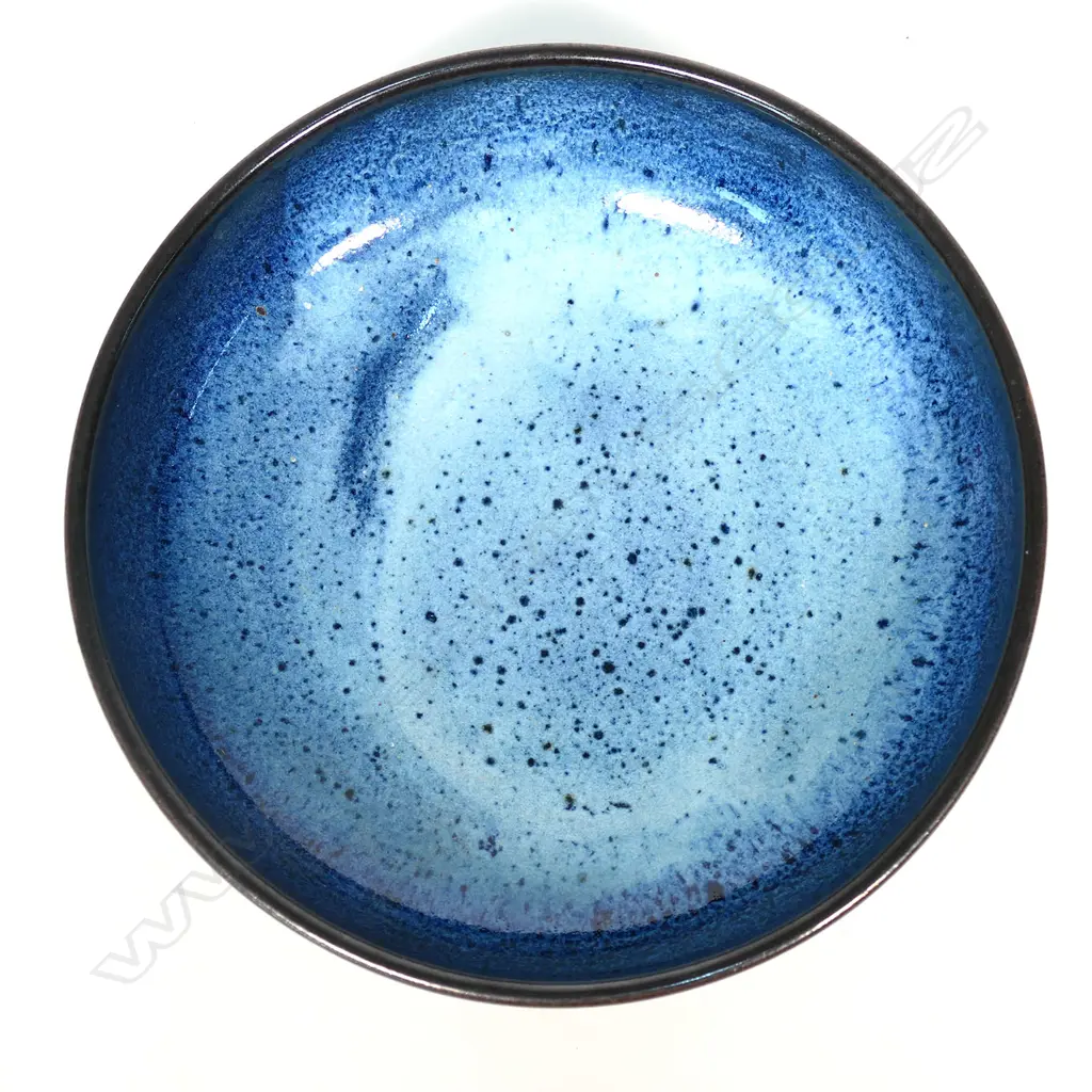 A Peter Stichbury chun glazed bowl, Image 1++