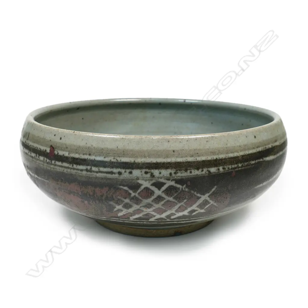 A Peter Stichbury large stoneware bowl, Image 1++