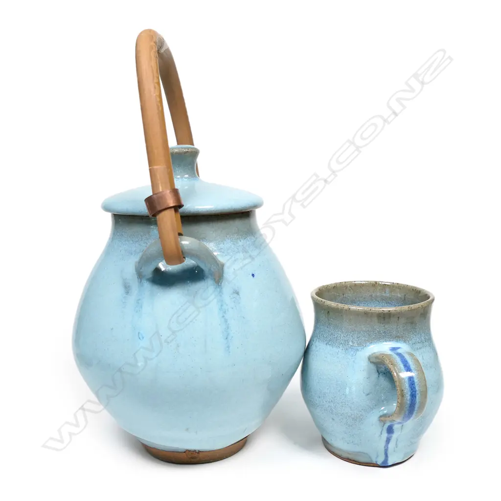 A Peter Stichbury pale blue glaze tea set, Image 1++