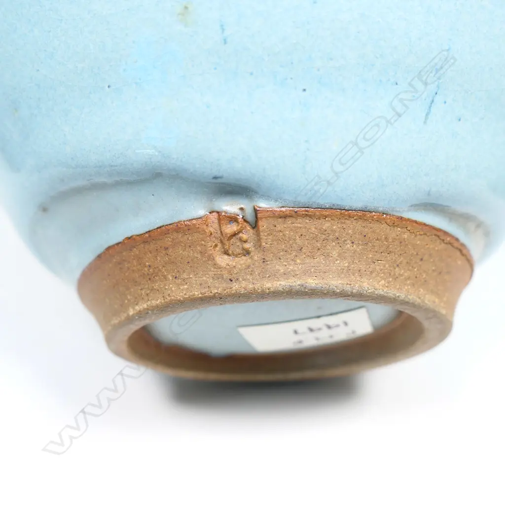 A Peter Stichbury pale blue glaze tea set, Image 1++