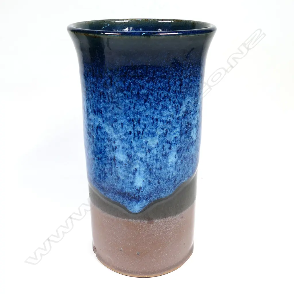 A Peter Stichbury cylinder vase, Image 1++
