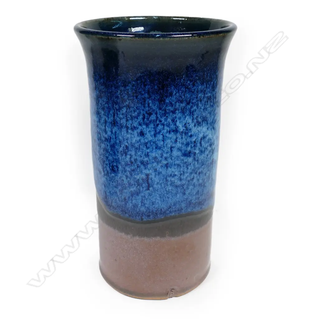 A Peter Stichbury cylinder vase, Image 1++