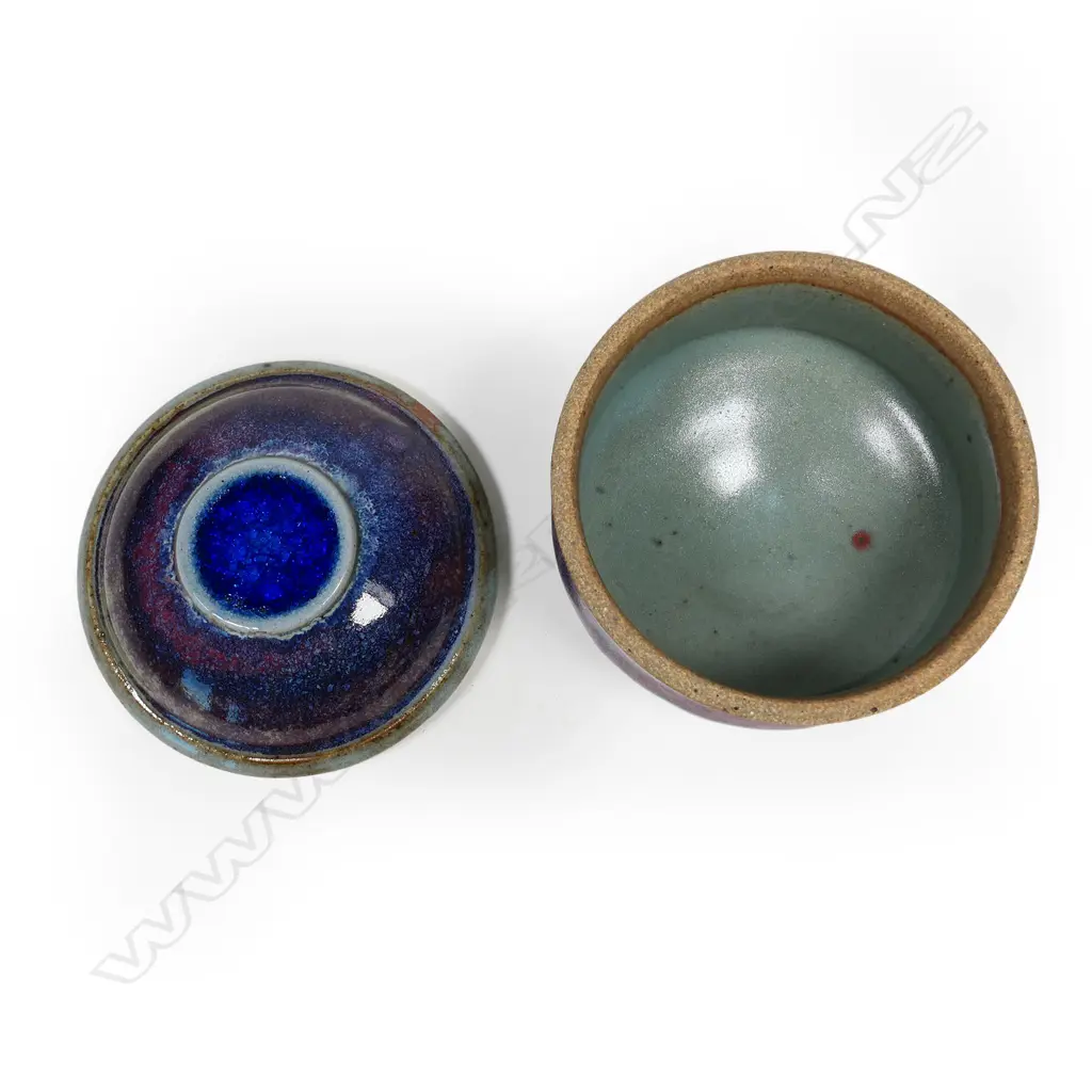 A Peter Stichbury red / blue glazed lidded pot, Image 1++