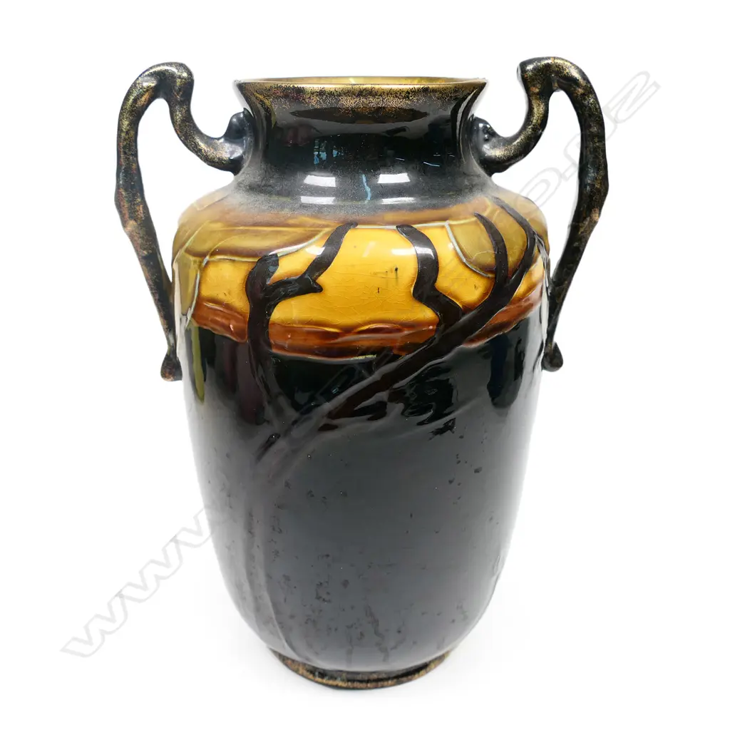 A Thomas Forrester & Sons Phoenix ware 'Princess Argus' vase, Image 1++