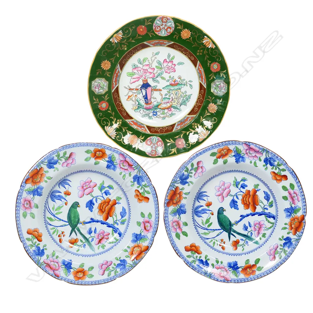 Three Victorian Imari palette shallow bowls, Image 1++