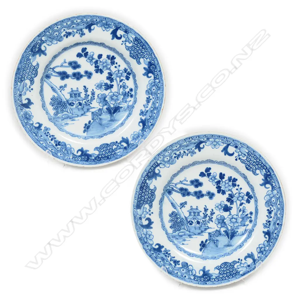 A pair of 18th/19thC English Delft chinoiserie plates, Image 1++