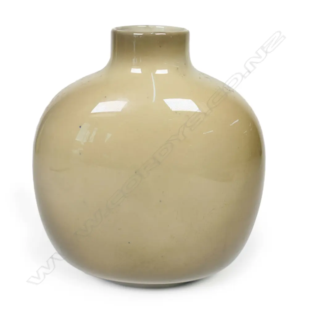 A Royal Doulton Titanium flask form vase, Image 1++