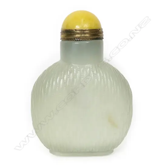 A Chinese fine quality white jade snuff bottle,