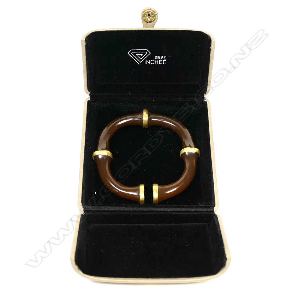A good Chinese orange/brown agate bangle, Image 1++