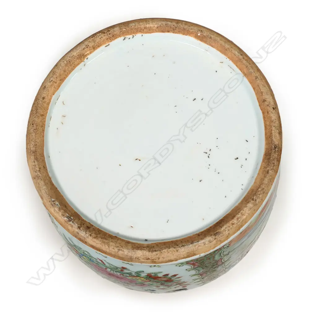 A 19thC Chinese famille rose porcelain shouldered vase, Image 1++