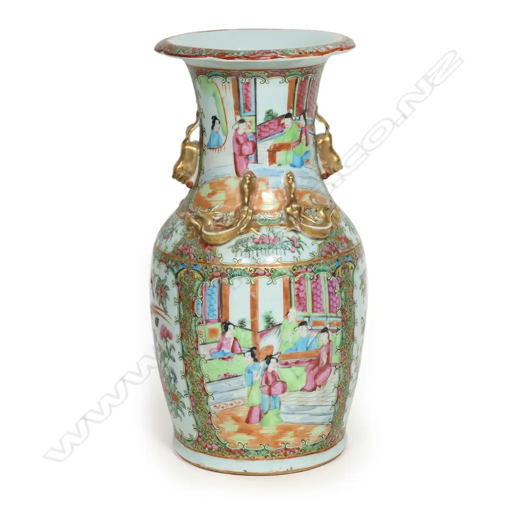 A 19thC Chinese famille rose porcelain shouldered vase, Image 1++