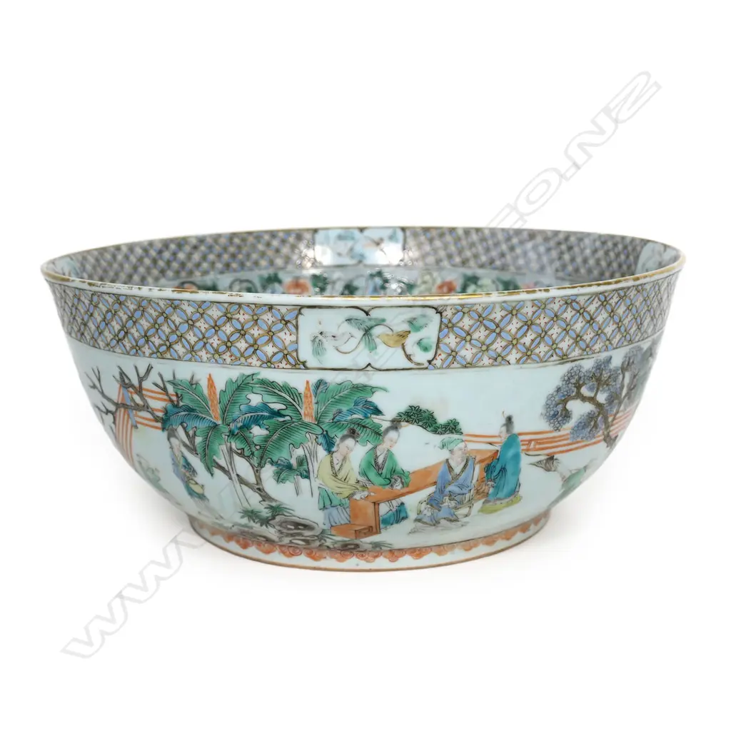 A 19thC Chinese famille verte punch bowl, Image 1++