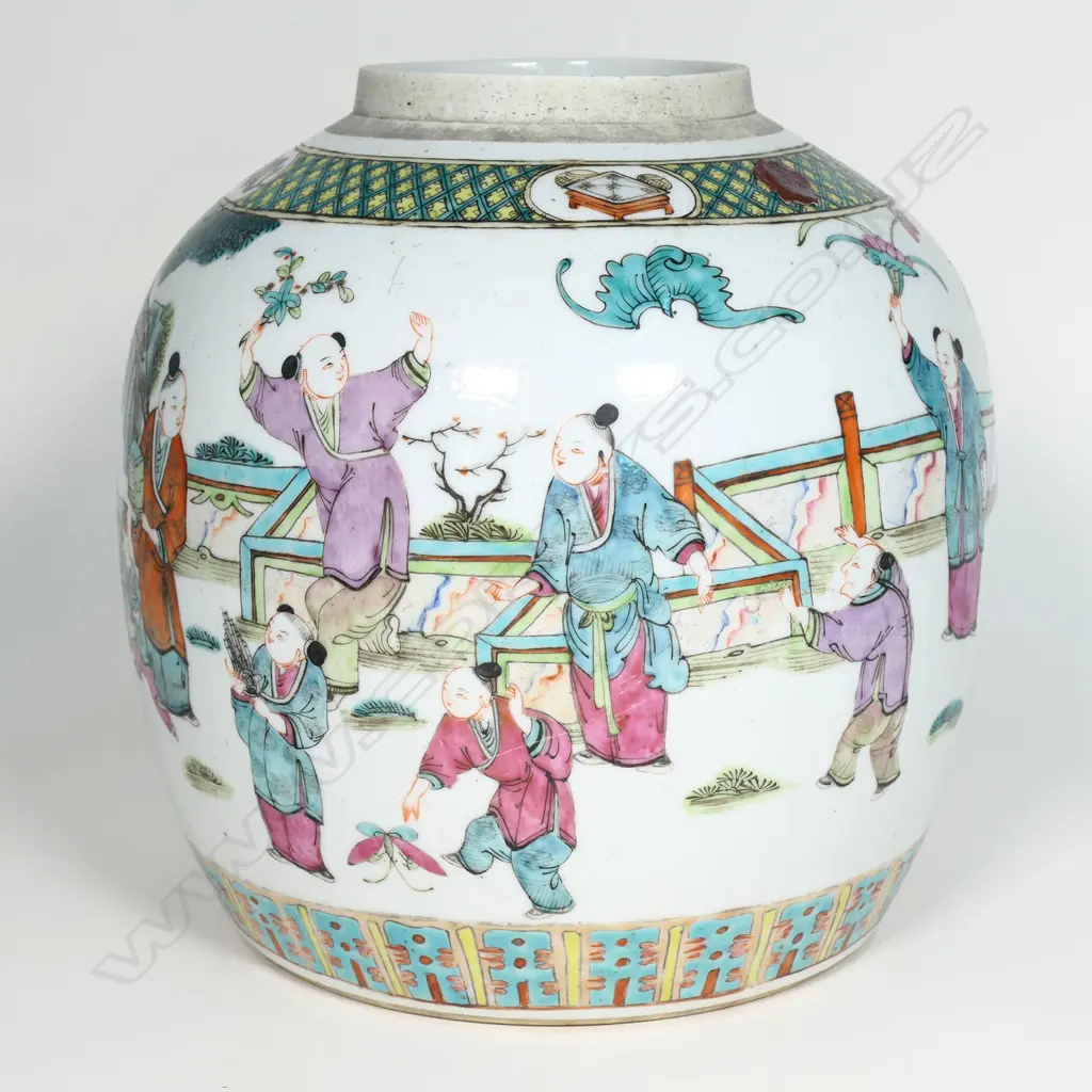 An old Chinese famille rose ginger jar, Image 1++