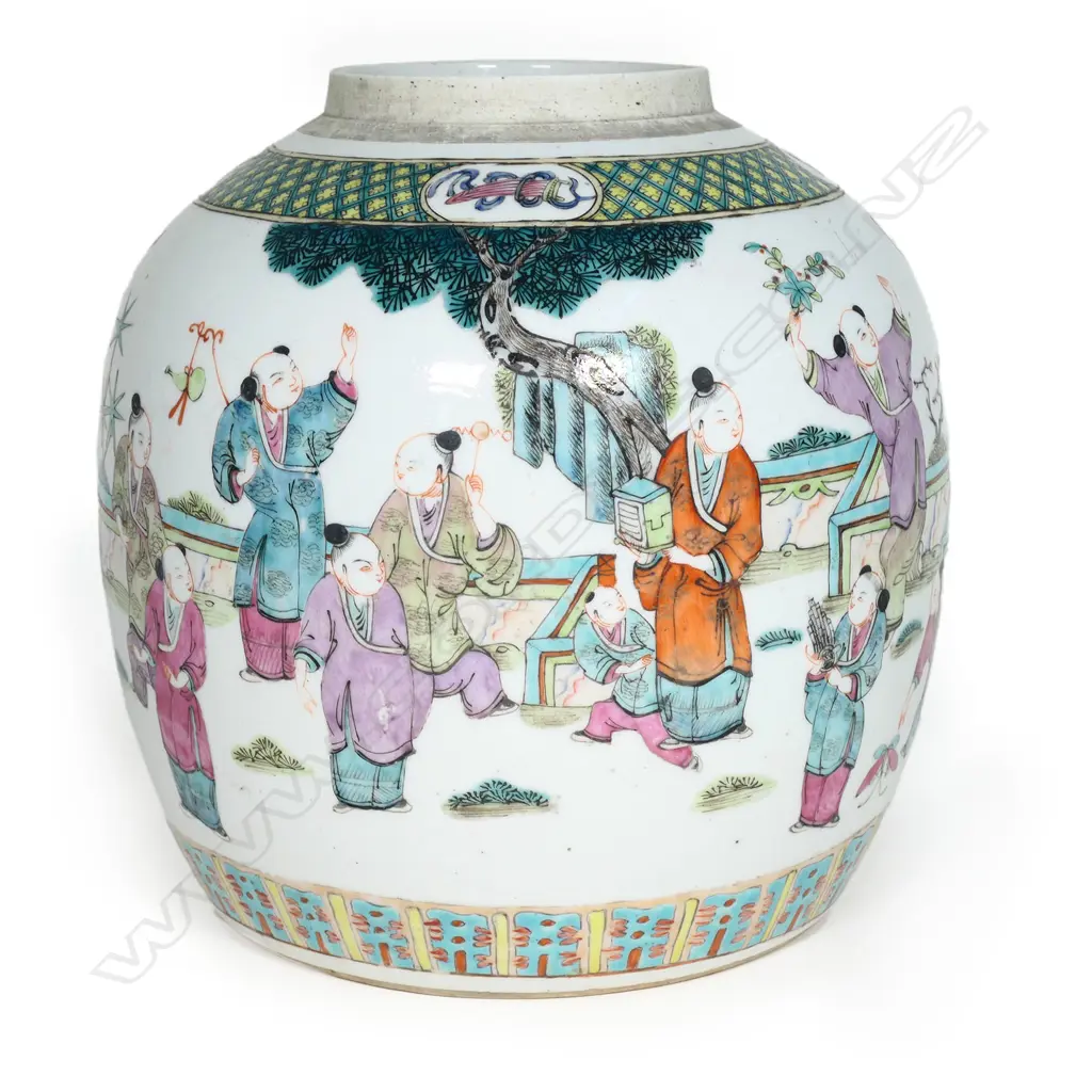 An old Chinese famille rose ginger jar, Image 1++