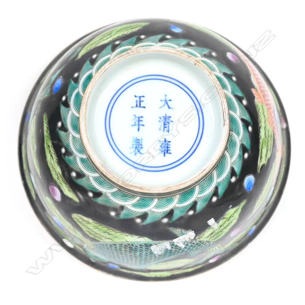 A Chinese porcelain famille noir bowl, Image 1++