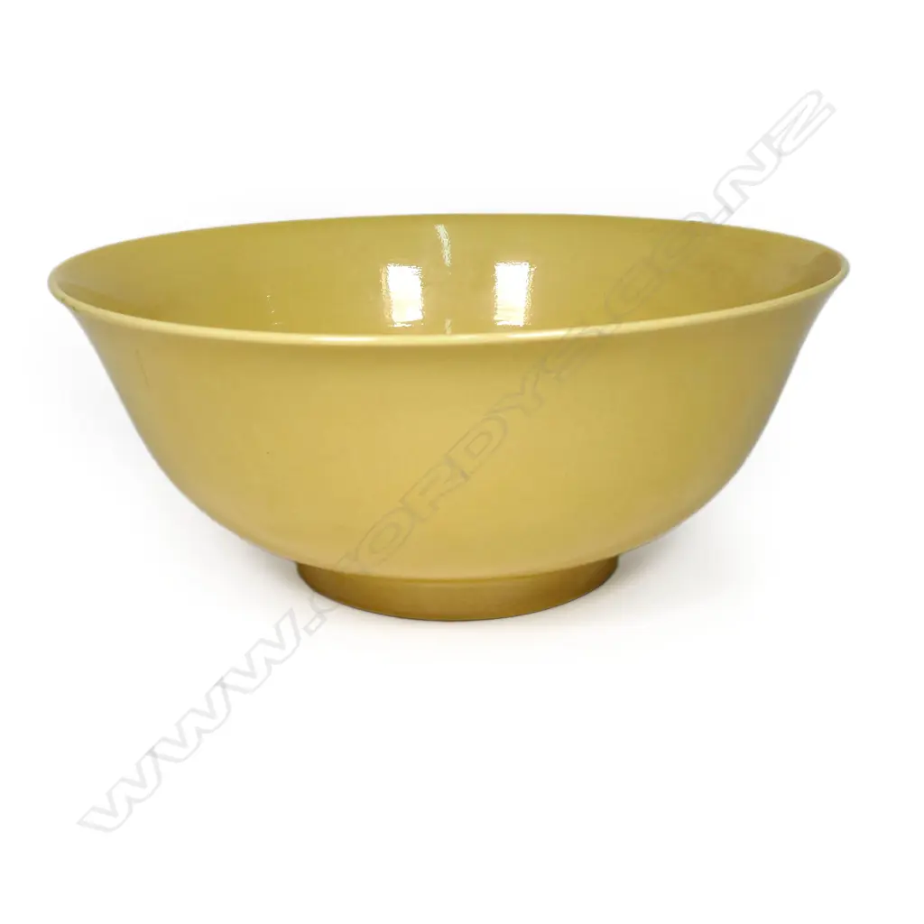 A massive Chinese Imperial yellow glaze porcelain bowl, Image 1++
