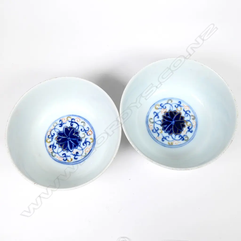 A pair of Chinese doucai lotus bowls, Image 1++