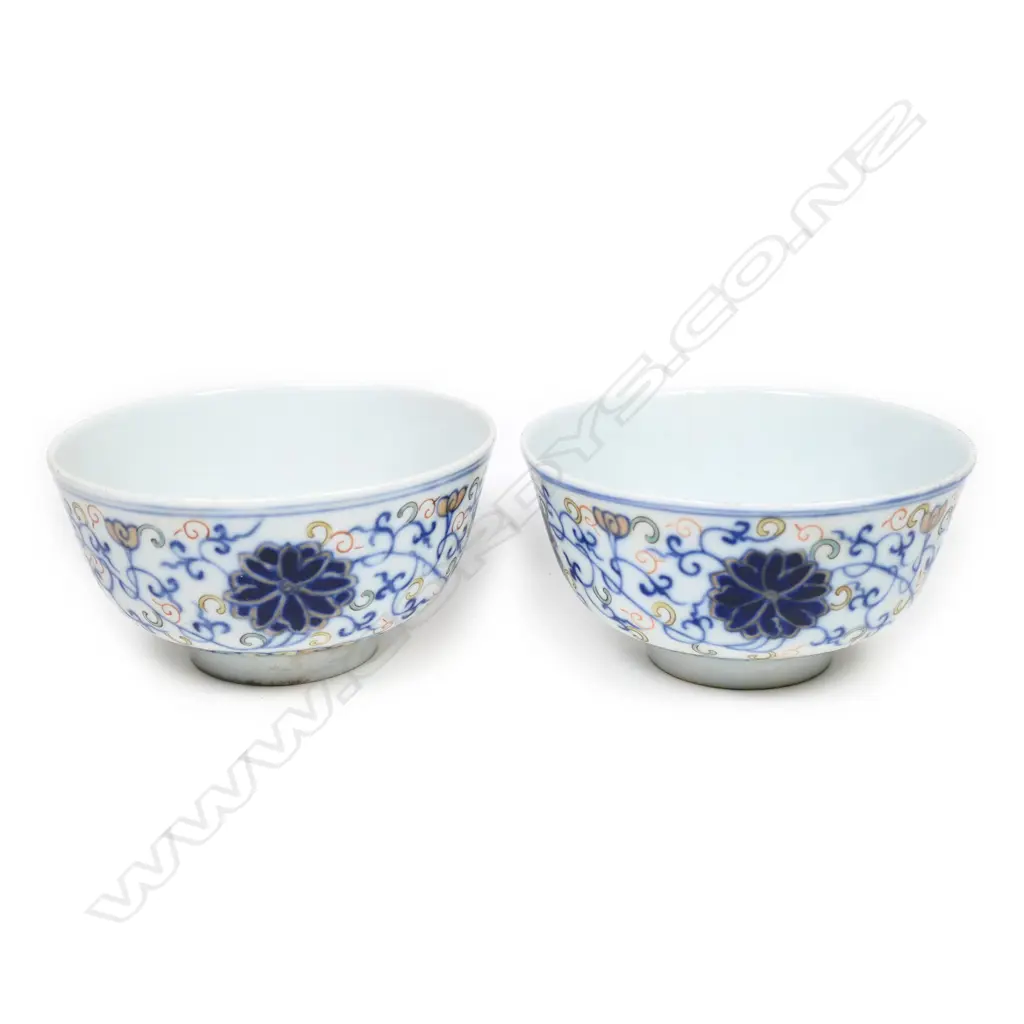 A pair of Chinese doucai lotus bowls, Image 1++