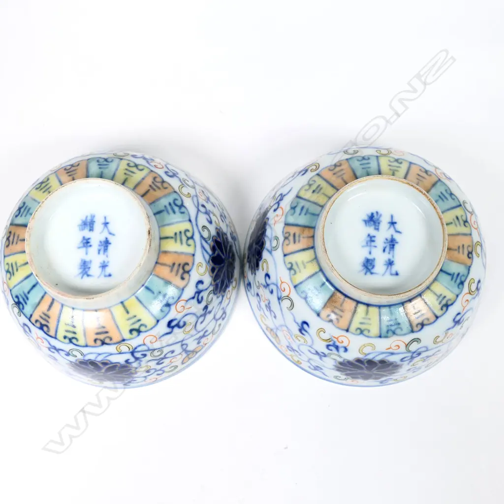 A pair of Chinese doucai lotus bowls, Image 1++