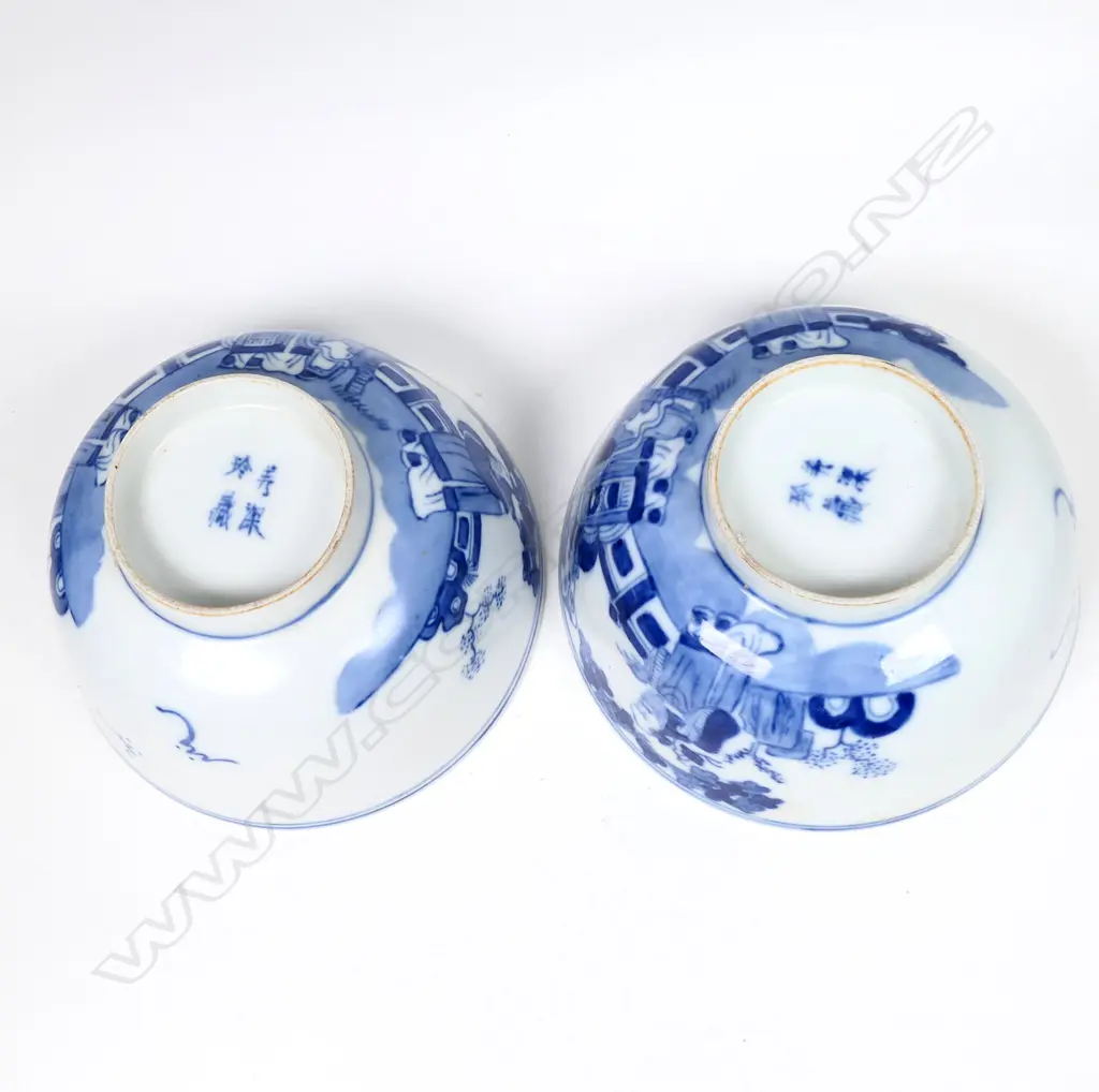 A pair of vintage Chinese underglaze blue decorated bowls, Image 1++