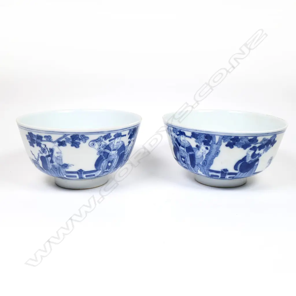 A pair of vintage Chinese underglaze blue decorated bowls, Image 1++