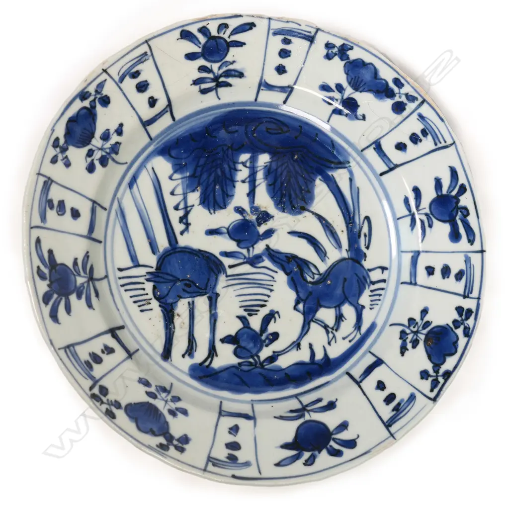 A naively decorated Chinese plate or shallow dish, Image 1++