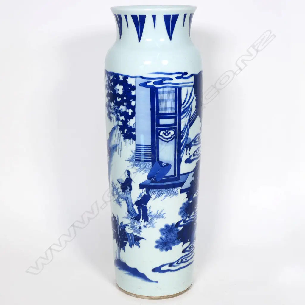 A large transitional style underglaze blue cylindrical vase, Image 1++