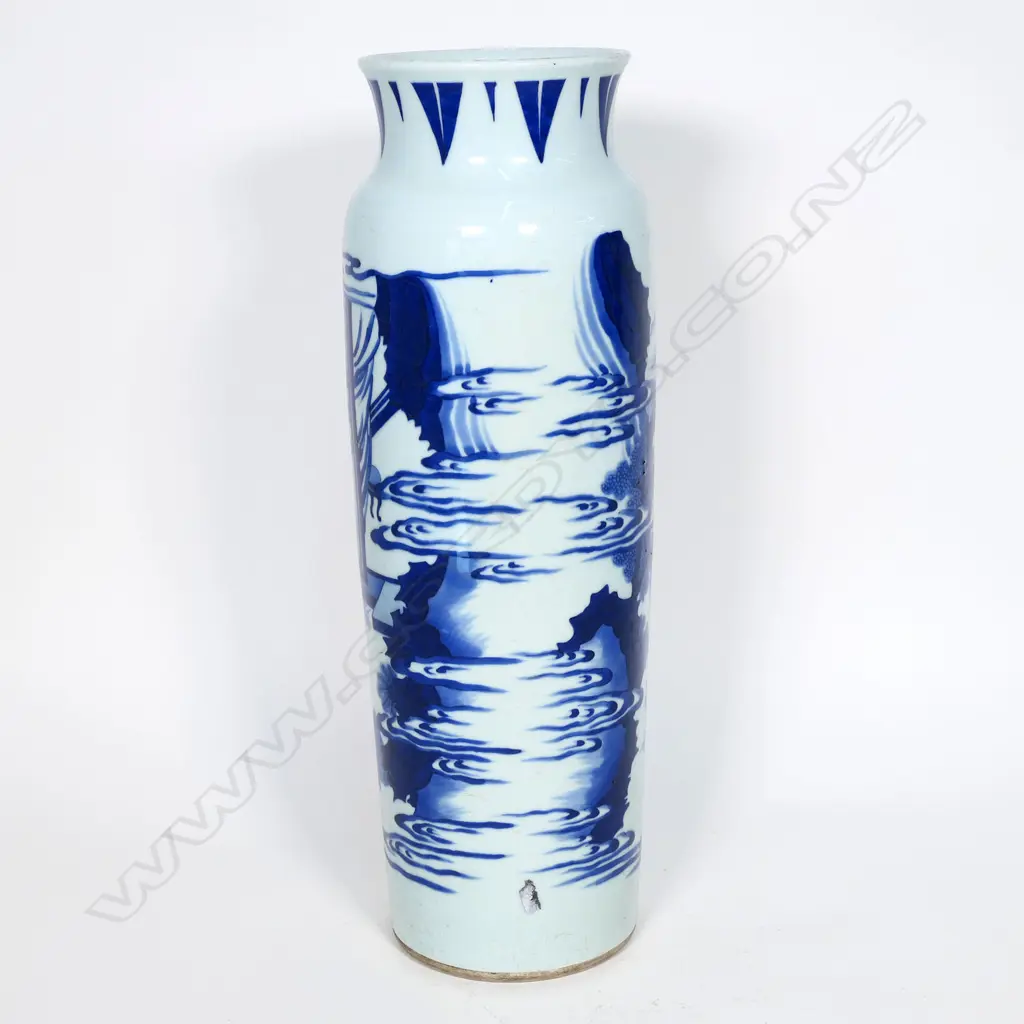 A large transitional style underglaze blue cylindrical vase, Image 1++
