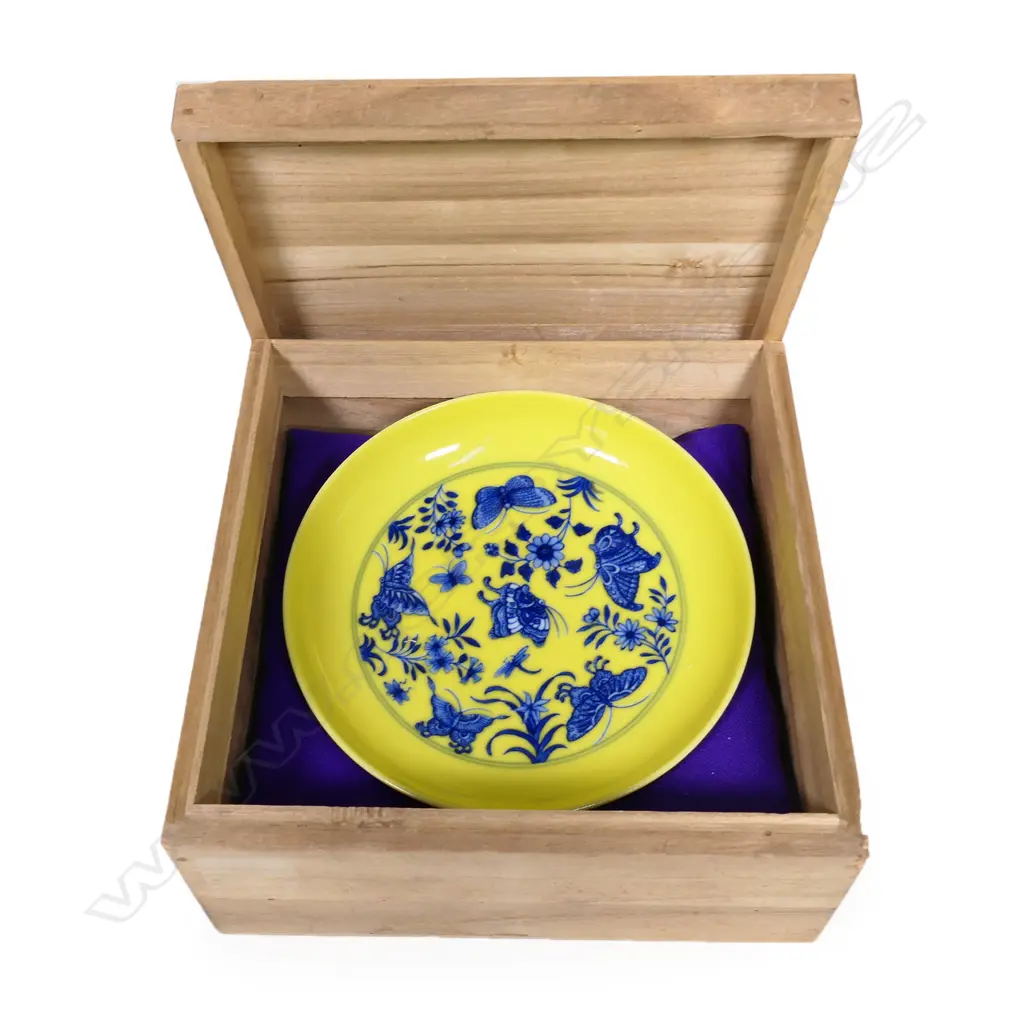 A quality Chinese porcelain blue on yellow dish, Image 1++