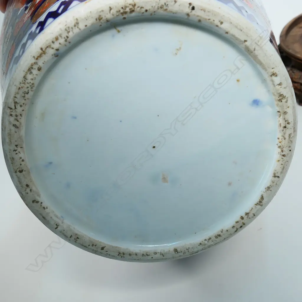 A large Japanese Imari porcelain vase, Image 1++