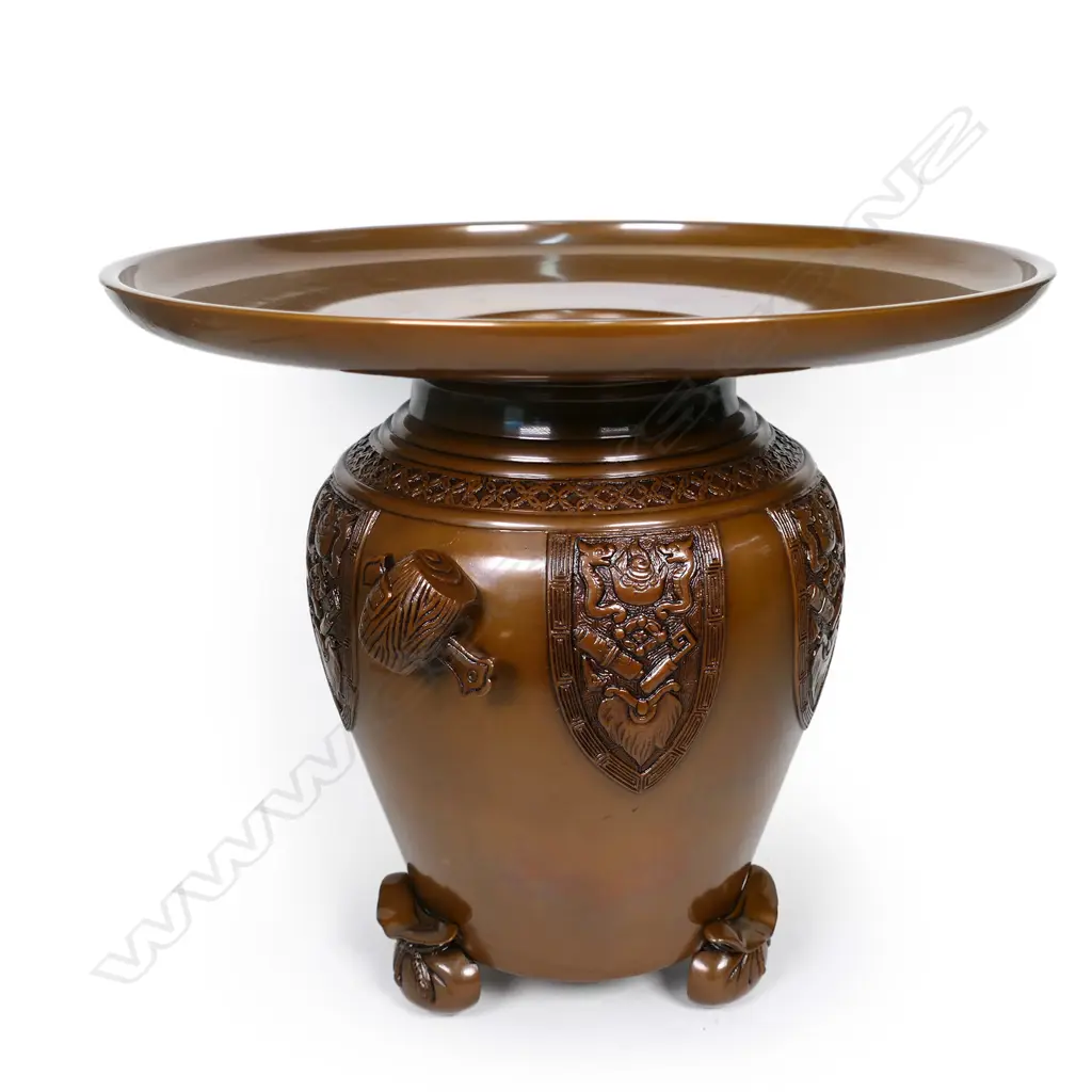 A quality Japanese bronze usabata ikebana vase, Image 1++