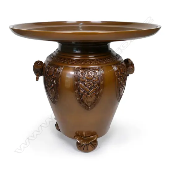 A quality Japanese bronze usabata ikebana vase,