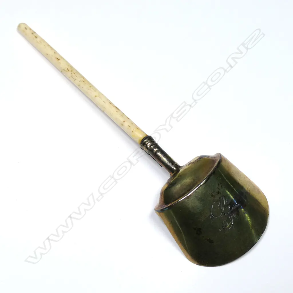A George III silver caddy spoon, Birmingham 1805 by Samuel Pemberton, Image 1++